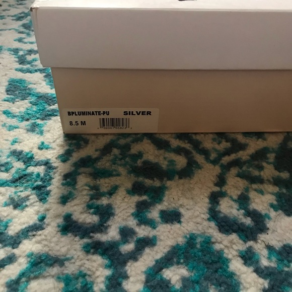 worn once! silver sandal heels - Picture 6 of 6